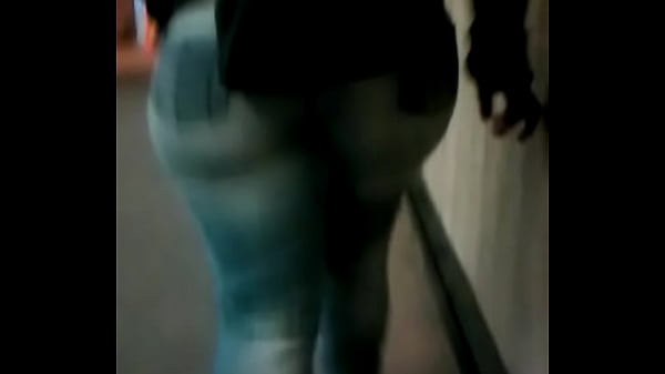 Mature Nalgona in the subway